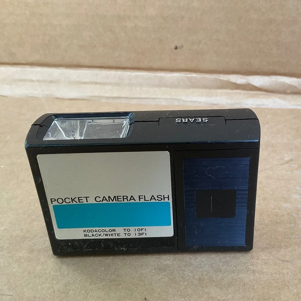🎥 Vintage Pocket Camera Flash 🎥